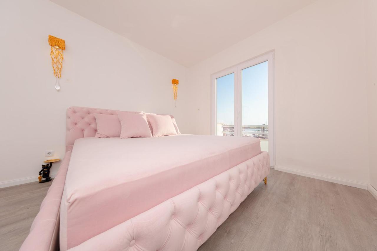 Boutique Residence Sundays Novalja Bagian luar foto